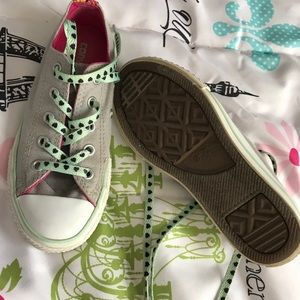 EUC girls Converse sneakers